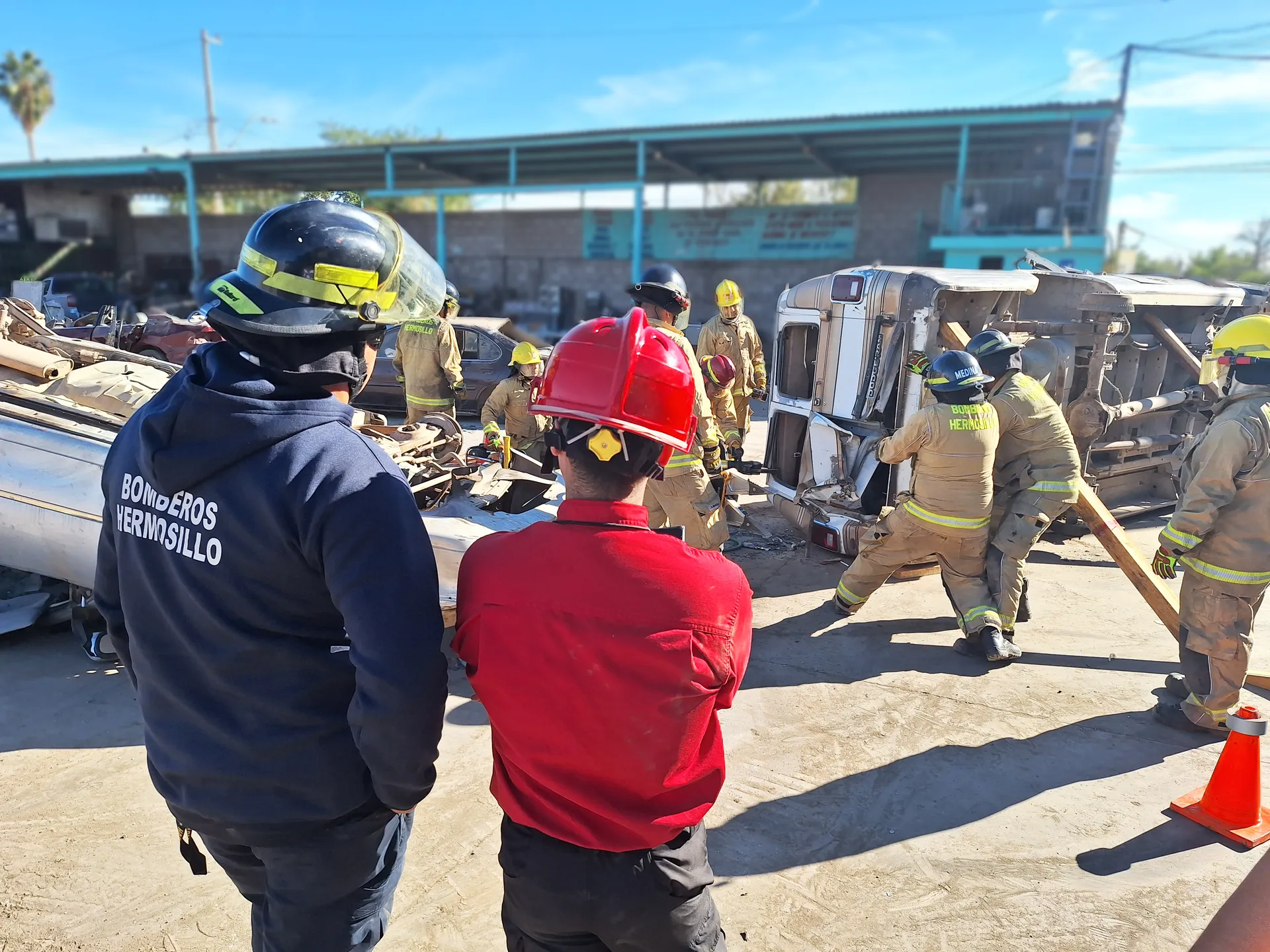 Capacitación de rescate vehicular con bomberos en Hermosillo